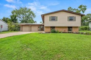 638 Sussex Ln, Crystal Lake, IL 60014 - Photo 1