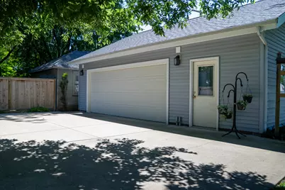 1117 E Olive Street, Bloomington, IL 61701 - Photo 31