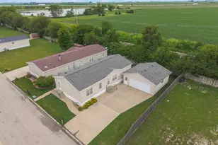501 Michael Ln, Chenoa, IL 61726 - Photo 5