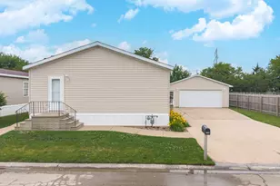 501 Michael Ln, Chenoa, IL 61726 - Photo 3