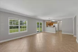 4709 Southhampton Dr, Island Lake, IL 60042 - Photo 9