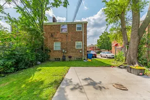 9607 S Merrill Ave, Chicago, IL 60617 - Photo 13