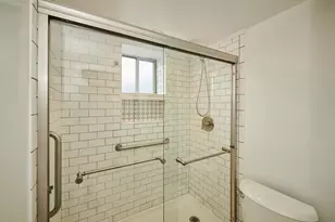 7074 N Ridge Blvd, Chicago, IL 60645 - Photo 19