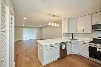 7074 N Ridge Boulevard #1E, Chicago, IL 60645 - Photo 3