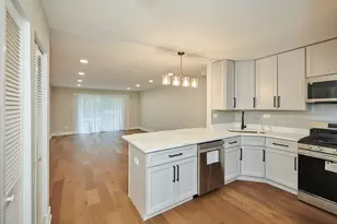 7074 N Ridge Blvd, Chicago, IL 60645 - Photo 3