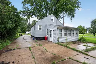 122 Garver Ave, Rockford, IL 61102 - Photo 3