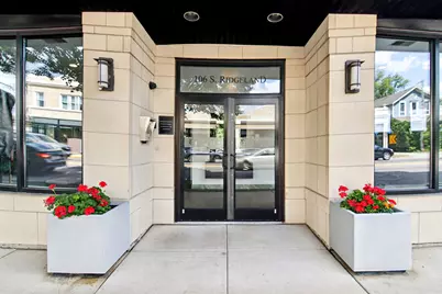 106 S Ridgeland Avenue #402, Oak Park, IL 60302 - Photo 3