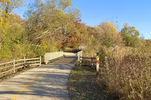 1911 Hazelwood Dr, Lindenhurst, IL 60046 - Photo 27