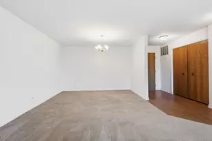 501 Lake Hinsdale Dr, Willowbrook, IL 60527 - Photo 7