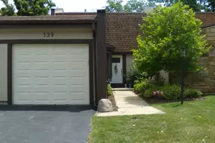 139 Cascade Dr, Indian Head Park, IL 60525 - Photo 1