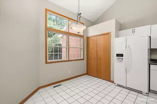 2137 Prairie Ln, Woodridge, IL 60517 - Photo 7