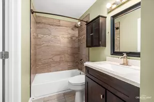 29W365 Thornwood Ln, Warrenville, IL 60555 - Photo 9