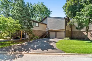 29W365 Thornwood Ln, Warrenville, IL 60555 - Photo 1