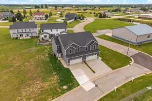 401 Jenny Ln, Heyworth, IL 61745 - Photo 3