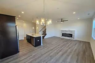 334 N Masters Dr, Addison, IL 60101 - Photo 3