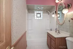 614 N Lillian St, McHenry, IL 60050 - Photo 15