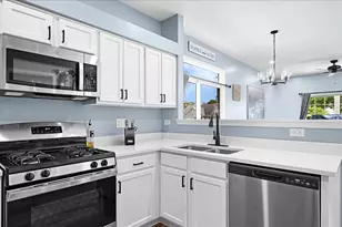 2582 Carlisle Ln, Hampshire, IL 60140 - Photo 7