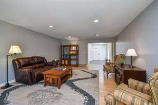 588 Williamsburg Rd, Glen Ellyn, IL 60137 - Photo 9