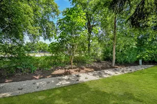 588 Williamsburg Rd, Glen Ellyn, IL 60137 - Photo 43