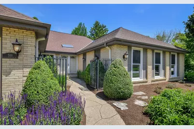 588 Williamsburg Road, Glen Ellyn, IL 60137 - Photo 3