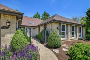 588 Williamsburg Rd, Glen Ellyn, IL 60137 - Photo 3