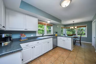 588 Williamsburg Road, Glen Ellyn, IL 60137 - Photo 17