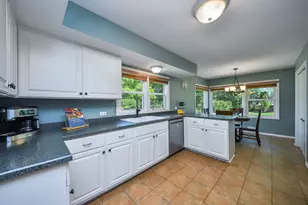 588 Williamsburg Rd, Glen Ellyn, IL 60137 - Photo 17