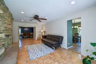 588 Williamsburg Rd, Glen Ellyn, IL 60137 - Photo 15