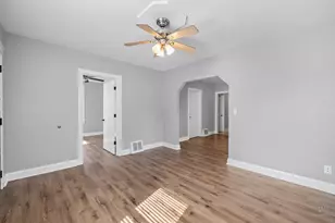 908 Wheeler St, Woodstock, IL 60098 - Photo 5