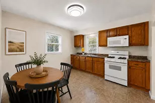 913 N 15th St, Dekalb, IL 60115 - Photo 9