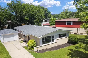 220 N Park Dr, Glenwood, IL 60425 - Photo 3