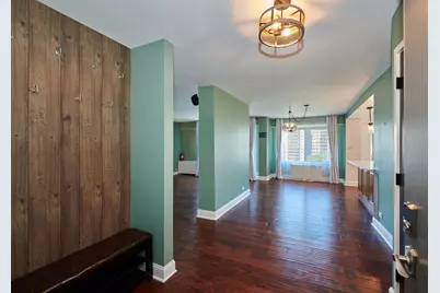 7061 N Kedzie Avenue #913, Chicago, IL 60645 - Photo 3