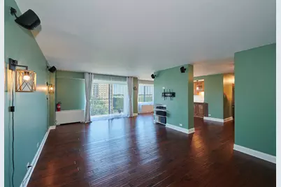 7061 N Kedzie Avenue #913, Chicago, IL 60645 - Photo 5