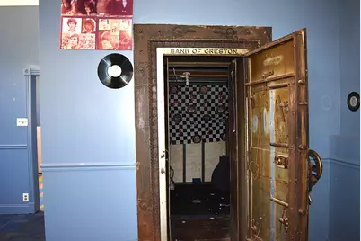 104 E North Street, Creston, IL 60113 - Photo 9