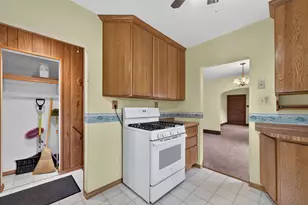 803 N 9th St, Dekalb, IL 60115 - Photo 9