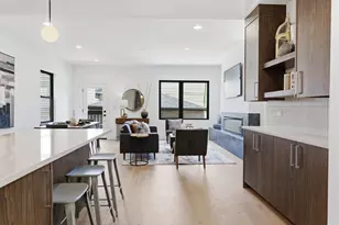 2044 W Superior St, Chicago, IL 60612 - Photo 7