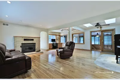 9425 Byrne Drive, Fox River Grove, IL 60021 - Photo 7