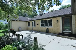 9425 Byrne Dr, Fox River Grove, IL 60021 - Photo 5