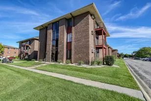 15712 Terrace Dr, Oak Forest, IL 60452 - Photo 1