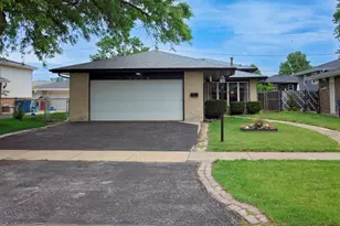 5220 138th St, Crestwood, IL 60418 - Photo 1