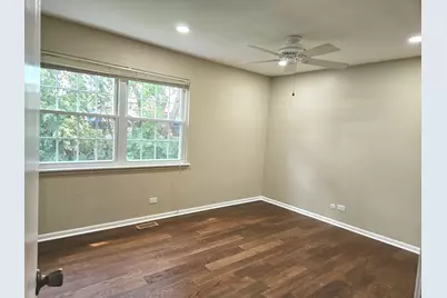 210 Redwood Court, Vernon Hills, IL 60061 - Photo 19