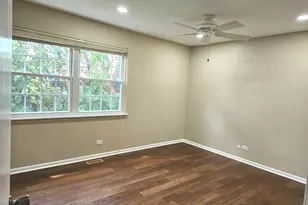 210 Redwood Ct, Vernon Hills, IL 60061 - Photo 19