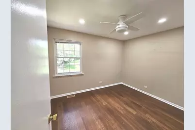 210 Redwood Court, Vernon Hills, IL 60061 - Photo 15