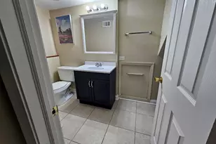 210 Redwood Ct, Vernon Hills, IL 60061 - Photo 23