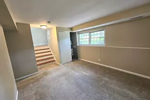 210 Redwood Ct, Vernon Hills, IL 60061 - Photo 21