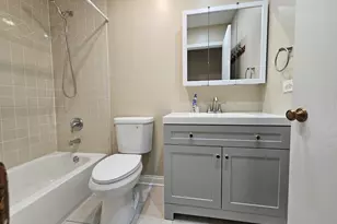 210 Redwood Ct, Vernon Hills, IL 60061 - Photo 13