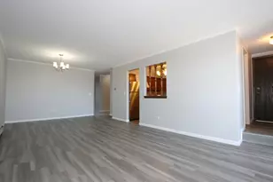297 Gregory St, Aurora, IL 60504 - Photo 3