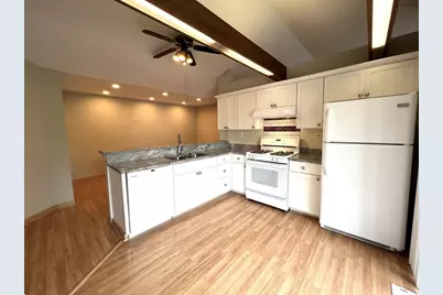 1214 Ballantrae Place #E, Mundelein, IL 60060 - Photo 3