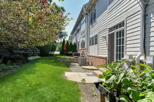 8426 Dawn Ln, Darien, IL 60561 - Photo 3