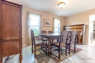 135 Newtown Dr, Buffalo Grove, IL 60089 - Photo 9